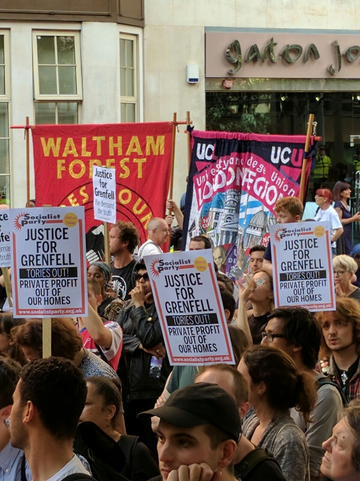 Lee más sobre el artículo Comunicado en Solidaridad con los Habitantes de la Torre Grenfell en Londres